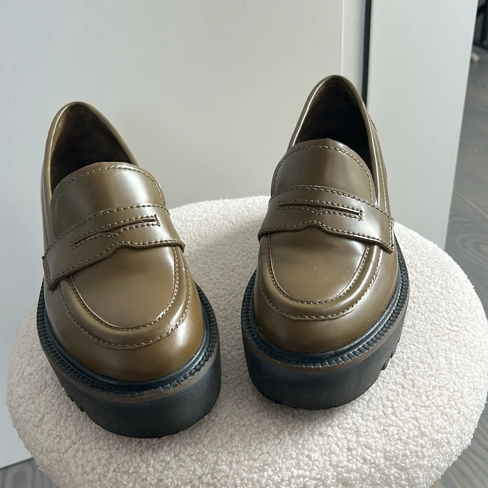 Free People Chunky Decker Loafer in Olive Green Learher 37.5/7.5 NWOB - Picture 2 of 10